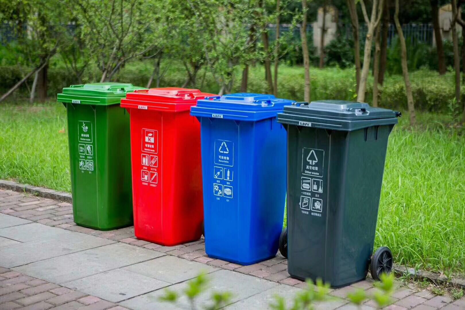 塑料垃圾桶的七大优点
